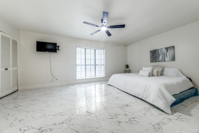 bedroom featuring ceiling fan and a closet