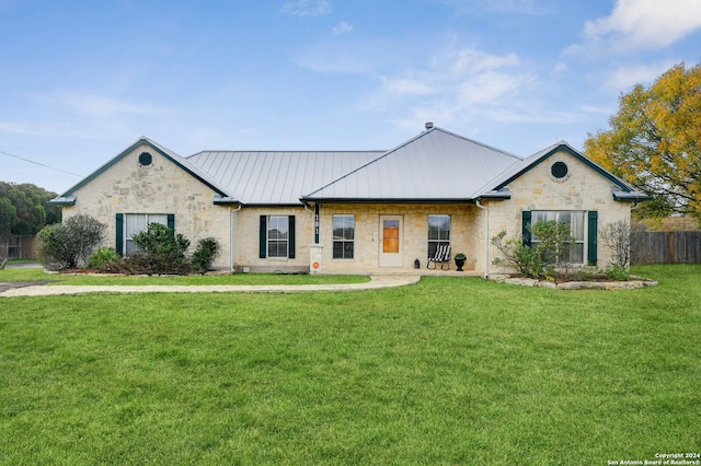 single story home featuring a front yard