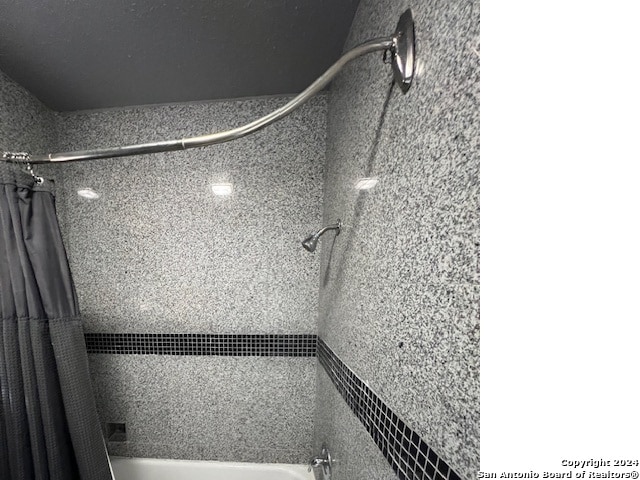 bathroom with shower / bathtub combination with curtain