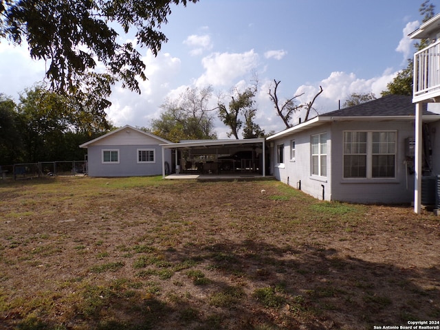 view of yard with a carport