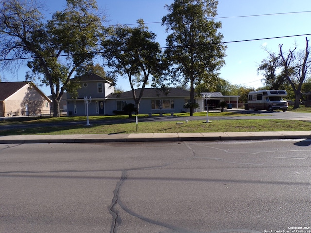 view of front of home with a front lawn