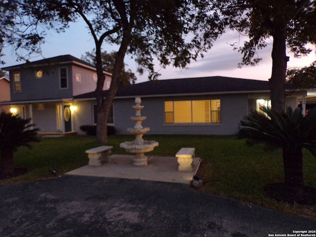 view of front of property