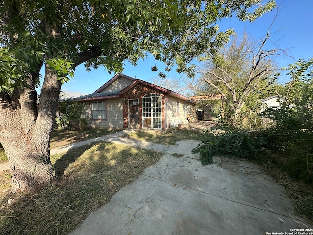 view of front of property