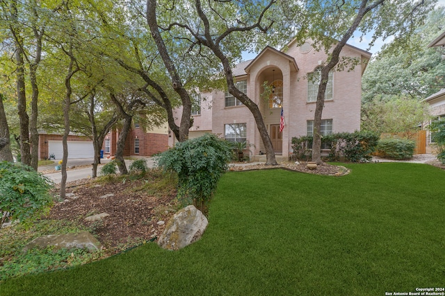 view of front of home featuring a front yard