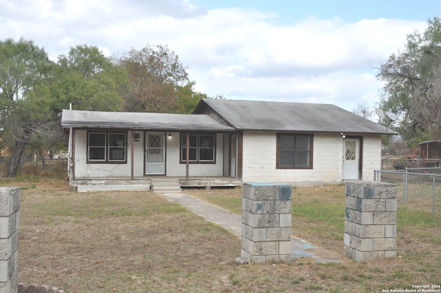 ranch-style house featuring a front yard and a porch