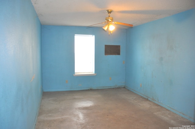 unfurnished room featuring a textured ceiling and ceiling fan