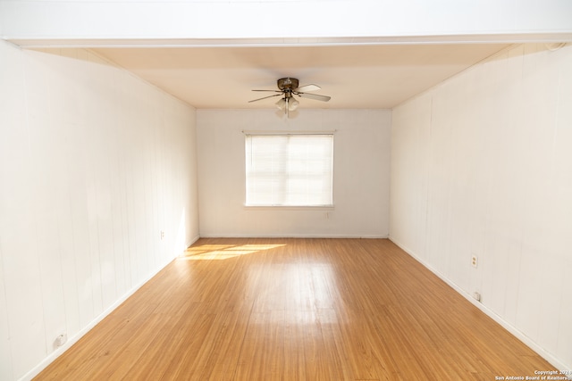 unfurnished room featuring light wood-type flooring and ceiling fan