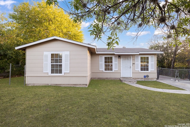 view of front of house with a front lawn