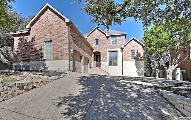 view of front property featuring a garage