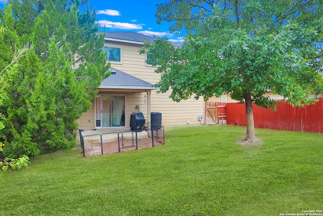 view of yard with a patio area