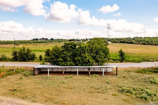 view of yard featuring a rural view