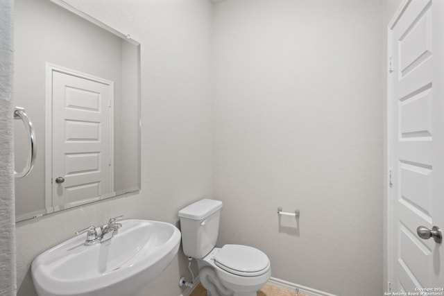 bathroom featuring sink and toilet