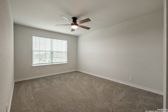 carpeted empty room featuring ceiling fan