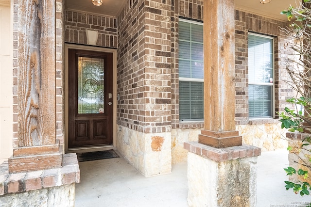 doorway to property with covered porch