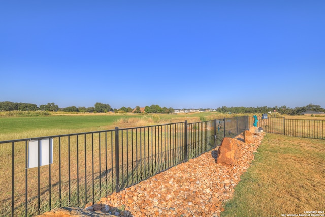 view of yard featuring a rural view