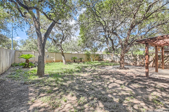 view of yard featuring a pergola