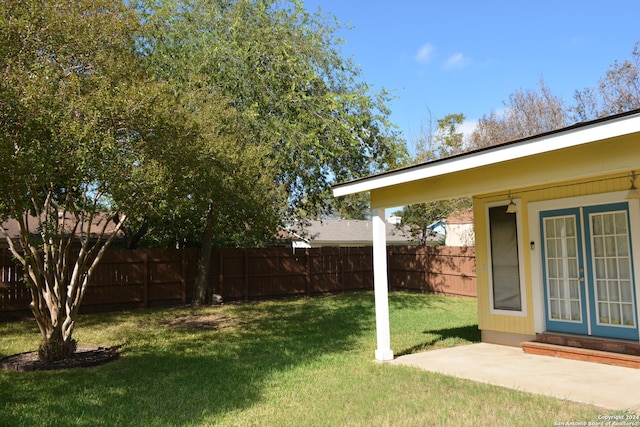 view of yard with a patio area