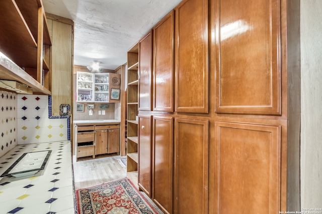 kitchen featuring decorative backsplash