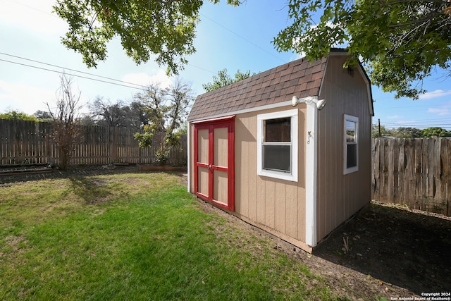 view of outdoor structure with a yard