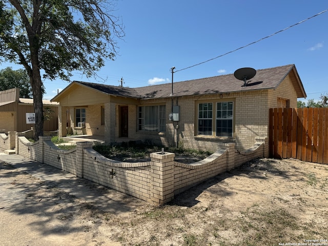 view of front of property