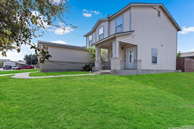 view of front facade featuring a front yard