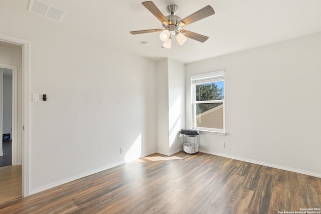 empty room featuring dark hardwood / wood-style floors and ceiling fan