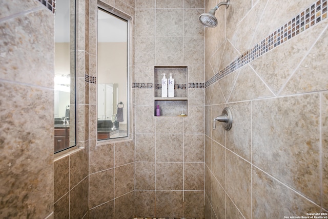 bathroom featuring tiled shower