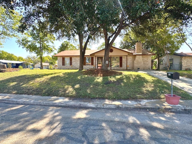 single story home with a front yard