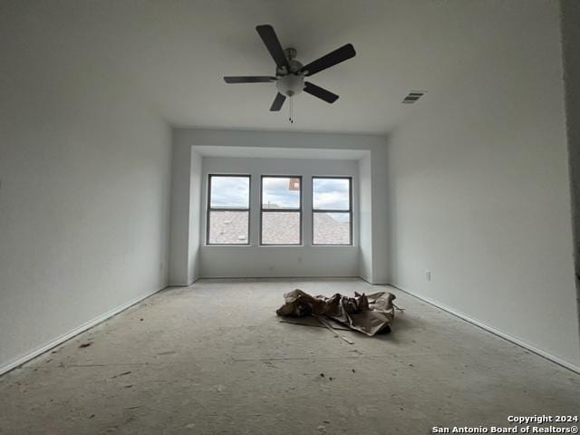 spare room with ceiling fan