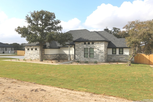 view of front of property with a front lawn