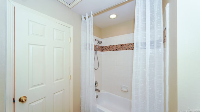 bathroom with shower / bath combo