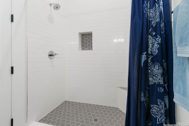 bathroom featuring a shower with curtain