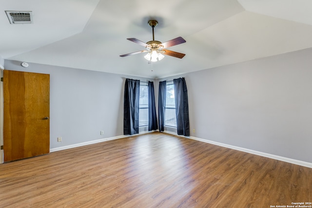 unfurnished room featuring light wood-type flooring, lofted ceiling, and ceiling fan