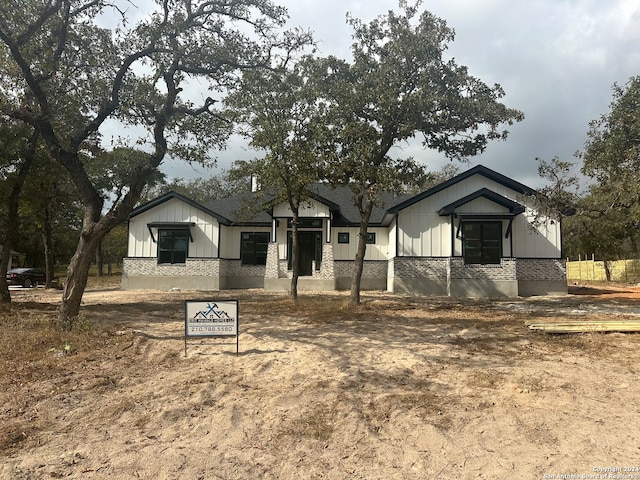 view of modern inspired farmhouse