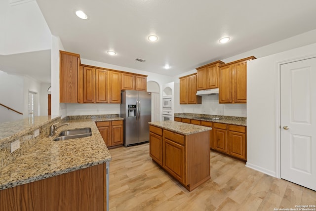 kitchen featuring kitchen peninsula, sink, white appliances, and light wood-type flooring