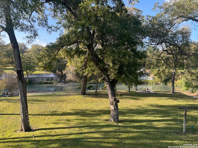 view of yard featuring a water view