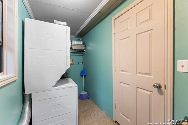 22620 Little Walnut Dr, San Antonio, TX 78264 - laundry room with stacked washer / dryer and crown molding