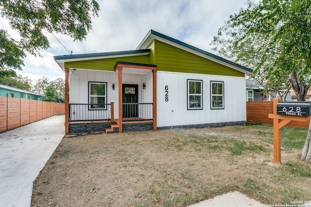 view of front of house featuring a porch