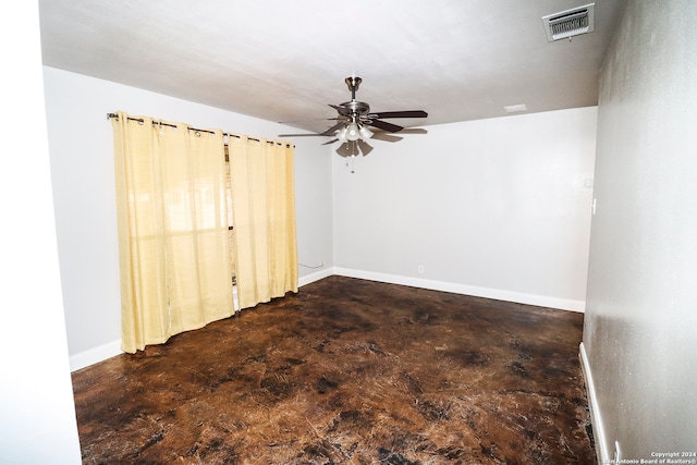 empty room with ceiling fan