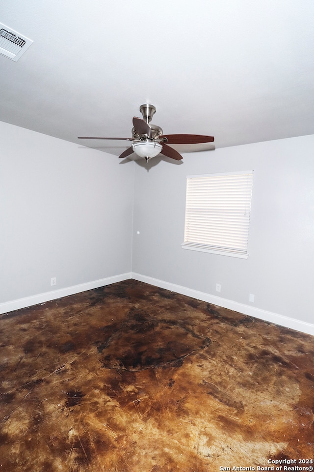 unfurnished room featuring ceiling fan