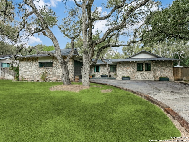 ranch-style home with a front lawn