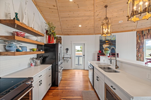 1517 S Magnolia St, Rockport, TX 78382 - kitchen featuring a sink, wood ceiling, a chandelier, light wood-style floors, and stainless steel appliances