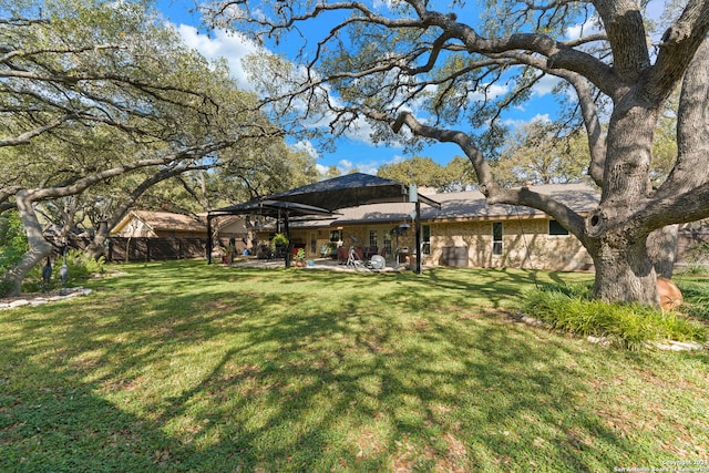 view of yard featuring a patio