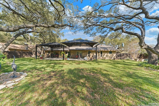 view of yard featuring a patio