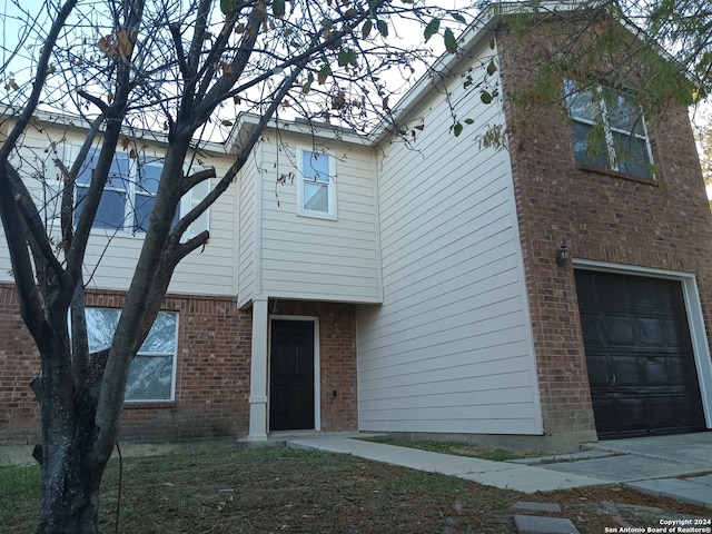 view of front of house featuring a garage