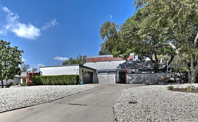 view of front facade with a garage