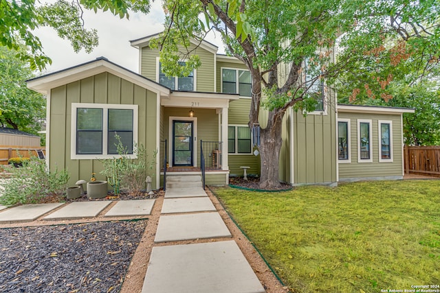 view of front facade with a front yard