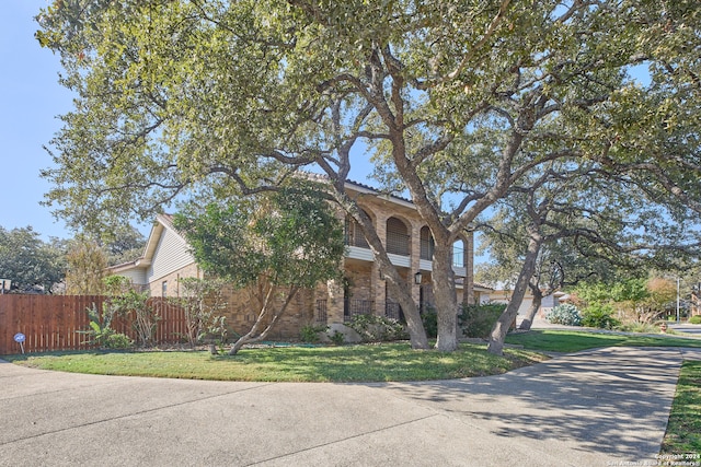 view of front of house with a front yard