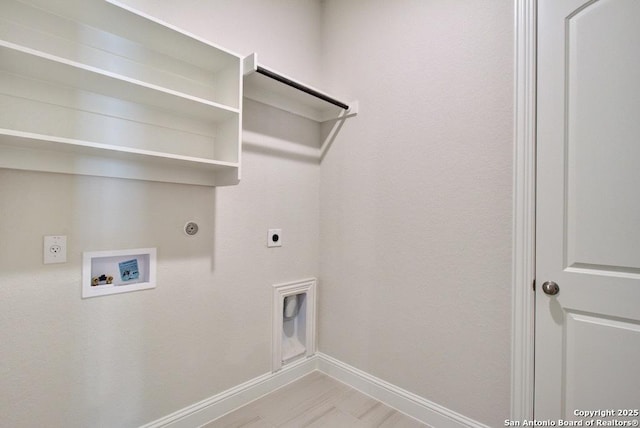 clothes washing area with gas dryer hookup, baseboards, hookup for an electric dryer, and hookup for a washing machine