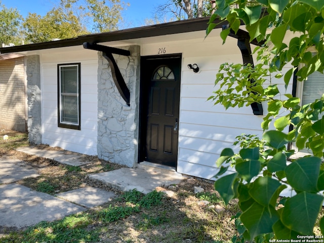 view of property entrance